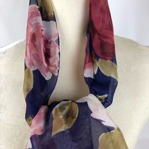 $$ Scarf, OS, Delicate Floral Pattern, Silky Feel